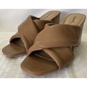 Qupid Strappy Block Heel Sandals Tan Womens 9 Slip On NWOT